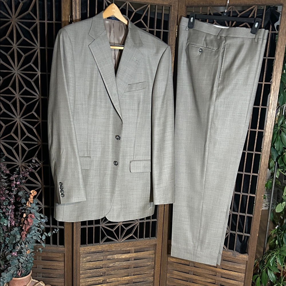 NWT JOSEPH ABBOUD DARK TAN SUIT see price  tag for size.